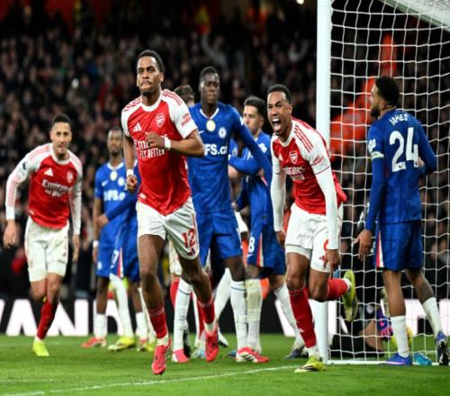 阿森納靠角球戰(zhàn)術(shù)扛過(guò)切爾西，爭(zhēng)冠路上學(xué)會(huì)在逆境中生存