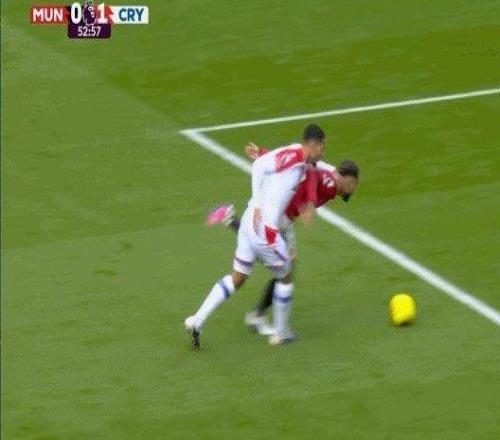 【英超】2比1逆轉十人水晶宮曼聯(lián)升至積分榜第三！