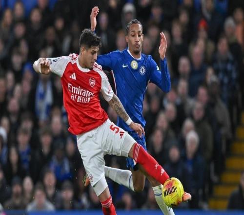 英超2：1險(xiǎn)勝切爾西，阿森納繼續(xù)領(lǐng)跑積分榜，爭冠如火如荼