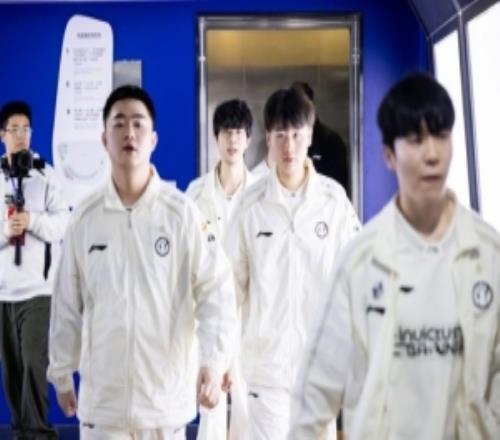 IG發布戰勝NIP賽后返圖：路漫漫其修遠兮，吾將上下而求索