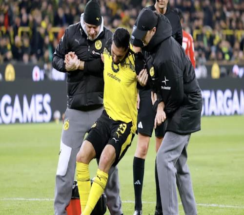 圖片報：賽后詹坐在車上一動不動，多位拜仁&多特球員去安慰他