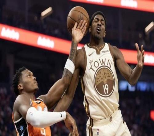 大崩盤！快船14分落后殘陣勇士：加蘭首秀3失誤，倫納德苦撐