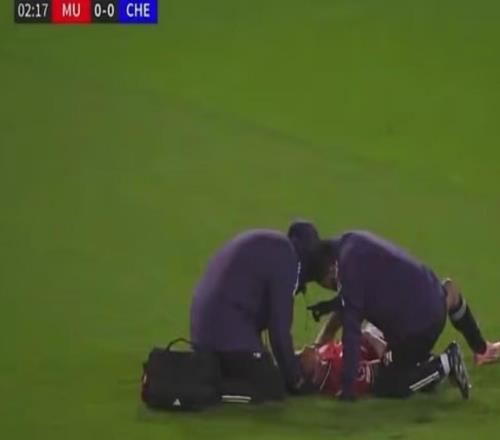 卡里克觀戰(zhàn)青訓(xùn)比賽，奧比馬丁、U21隊(duì)長阿爾喬弗里先后受傷