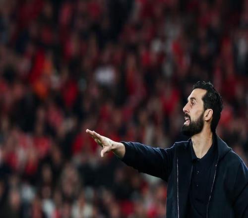 科貝：阿韋洛亞先是召集隊長開會，之后又與一線隊全員會面