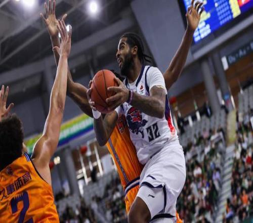 山東男籃全力橫掃廣州男籃!超級外援或上演首秀,邱彪要殺進前四