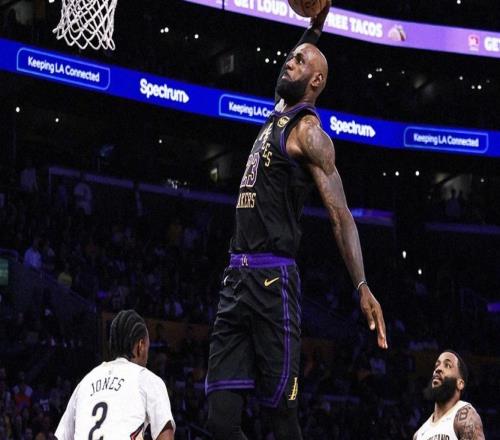 詹姆斯常規賽20+5+5場次高達966場，穩居歷史第一