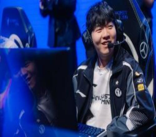 有點災難！Rookie永恩對線被兩度單殺狂送051：全場傷害僅6600