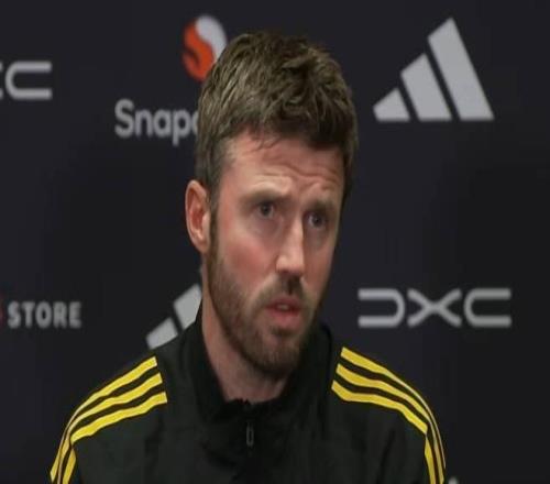 卡里克談“擠地鐵”：感覺(jué)過(guò)火了，之前還說(shuō)禁區(qū)內(nèi)不能碰別人