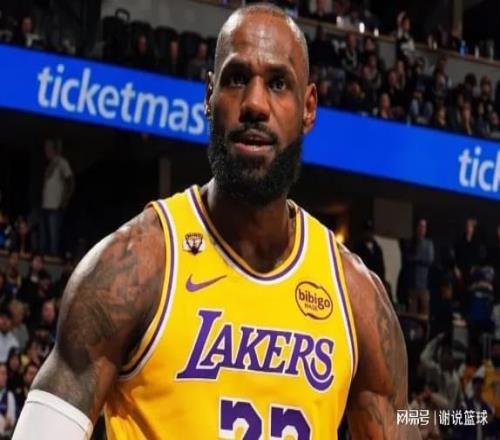 湖人逆轉詹姆斯又成主角，特定數據斷層領先，賽后鼓勵胖虎再圈粉