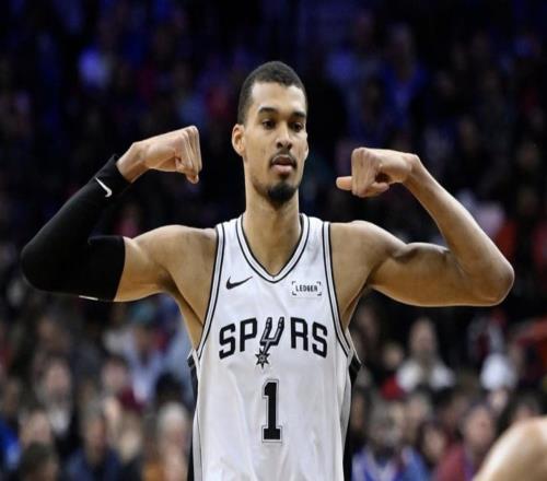 文班:當齊心協力打出團隊籃球時,我們就是世界最強的球隊