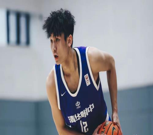 朱芳雨早已注意他3年，15歲身高2米07，11投全中，真是個好苗子