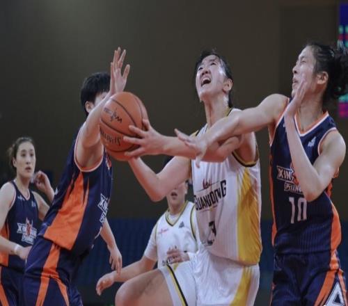 女籃俱樂部杯決賽階段在清遠開賽，廣東女籃首戰加時憾負