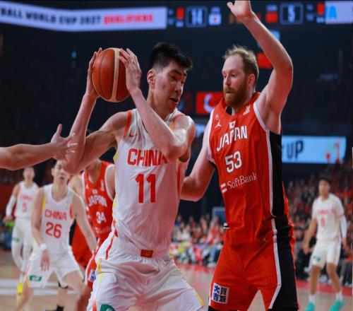 高下立判！有人輾轉(zhuǎn)3萬里馳援，有人傷病避戰(zhàn)，榮辱感差距太刺眼