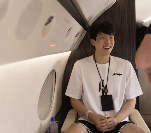 開拓者惹怒中國球迷！小楊受傷坐飛機卻不讓上，帶傷下放沒法打球