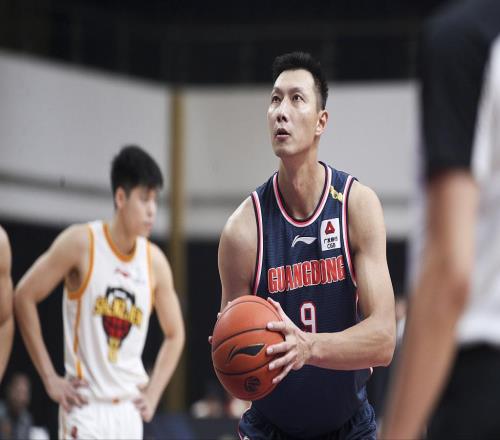 廣東隊新王牌復出!名氣不輸易建聯,杜鋒有3難題,焦泊喬有體會