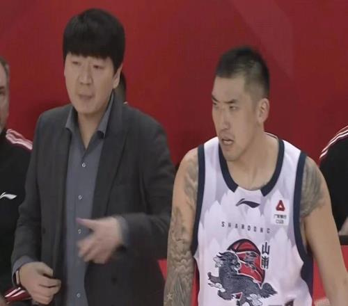 正式官宣！山東男籃簽下臂展2米11鋒衛(wèi)搖擺，NBA發(fā)展聯(lián)盟場(chǎng)均19+5