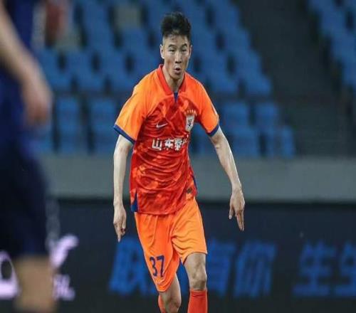 依木蘭+陳澤仕雙線報(bào)名，彭嘯只踢中超泰山又1老將離隊(duì)轉(zhuǎn)投中冠
