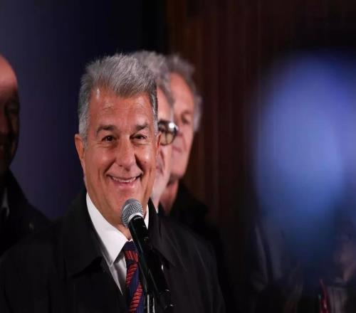 每體：會員簽名遞交后，拉波爾塔和他團隊在其家中進行了會議