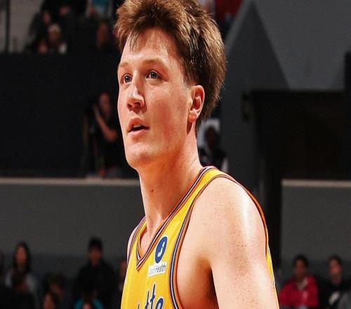 官方：黃蜂的克努佩爾和馬刺的哈珀當選NBA2月東西部最佳新秀