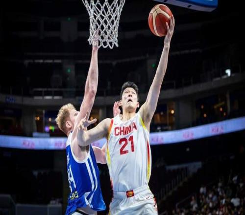 模范！胡金秋回到浙江廣廈后立馬加練罰球，王博強制他放假休息