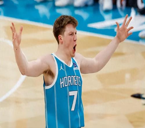 三分8中4，得分正負(fù)值均是隊內(nèi)第一！球迷：最佳新秀已無懸念