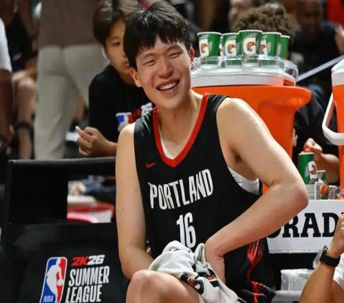 常規賽快結束了,楊瀚森連洛杉磯英文說不出來,球迷:換個翻譯吧