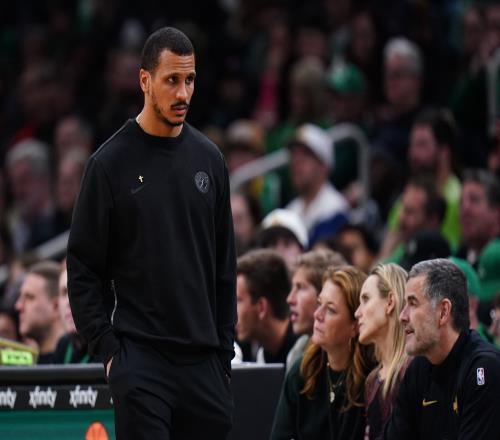 皮爾斯又在天上飛馬祖拉居然成了最佳教練綠軍傷員滿地依然穩如泰山_NBA直播