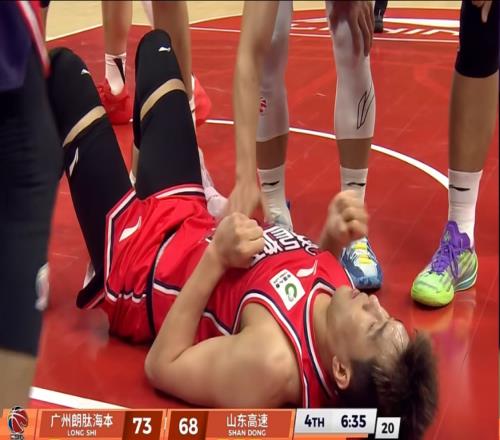 郭艾倫被擔(dān)架抬出場(chǎng)，或是生涯最后一戰(zhàn)，球迷：不希望就此退役