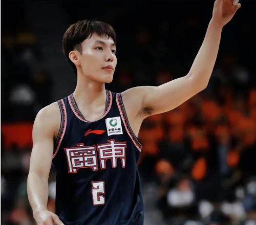 11投全中！15歲2.07米新星來襲，朱芳雨盯了三年的孩子，正在長大