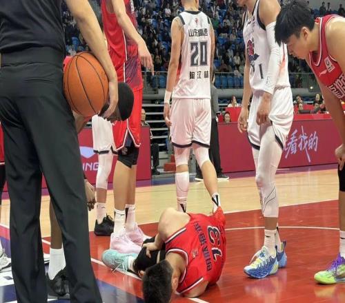 WOC！郭艾倫！是膝蓋啊