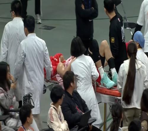 廣州男籃遭遇沉重打擊！郭艾倫再次遭遇重傷，恐面臨賽季報銷