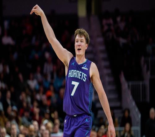 1戰轟進29個三分球！黃蜂大勝凱爾特人，證明湖人的1個操作太關鍵