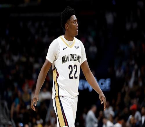 大半個(gè)賽季一點(diǎn)進(jìn)步都沒(méi)有，鵜鶘需要調(diào)整對(duì)內(nèi)線新秀的培養(yǎng)方式