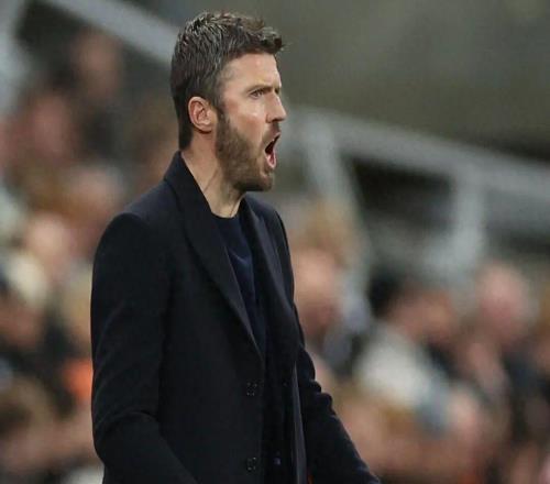 憤怒卡里克賽后不理曼聯(lián)球員！又一將受傷雪上加霜，錯(cuò)誤換人致敗