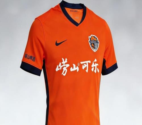 嶗山“雙拼”并肩共赴熱血征程青島啤酒旗下嶗山啤酒、嶗山可樂攜手青島海牛出征中超