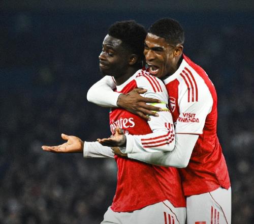 10!薩卡超越亨利破紀(jì)錄,阿森納雙喜臨門,3連勝甩開曼城7分