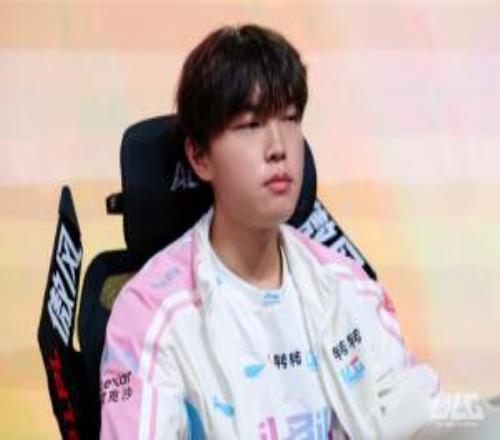 對xiaoxu狂秀肌肉！Bin哥對線壓制Xiaoxu拒絕無腦單帶積極打團