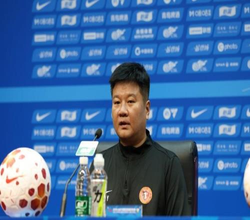 牛眼看球在現場，李金羽為何緊張，泰山隊29人訓練，澤卡秀中文