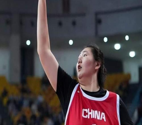 熱身賽中國(guó)女籃再勝巴西，一數(shù)據(jù)很讓人揪心，張子宇表現(xiàn)喜憂參半