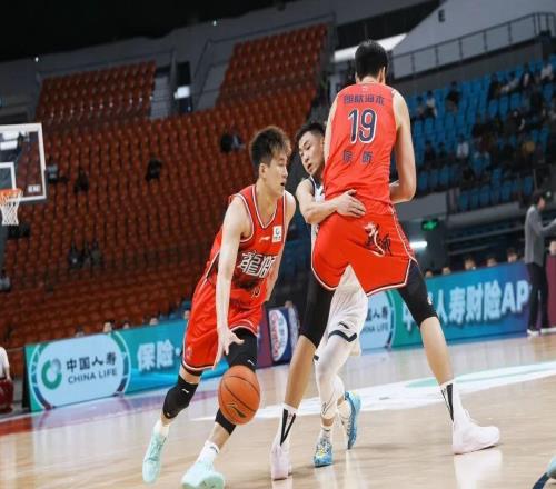 郭艾倫傷情結果公布，前交叉韌帶斷了...