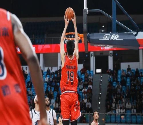 17+10，賽季第八次兩雙，徐中鋒談國家隊(duì)