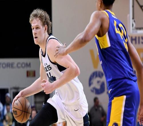 至少護(hù)筐能力相當(dāng)不錯(cuò)，森林狼內(nèi)線新秀完爆了開拓者二隊(duì)內(nèi)線