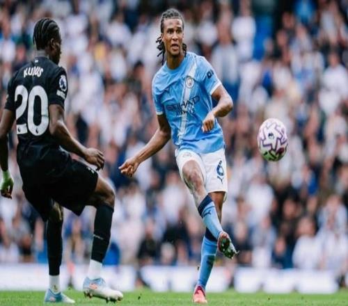 記者：巴薩體育總監德科很欣賞曼城后衛阿克