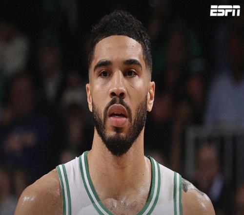 Shams：塔圖姆預(yù)計(jì)將在球隊(duì)明天對(duì)陣獨(dú)行俠比賽中復(fù)出