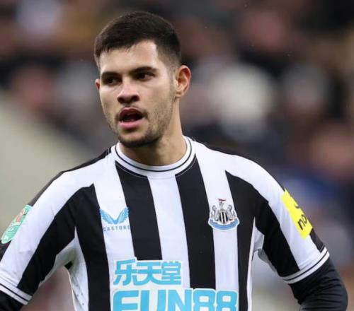 曼聯1億鎊挖角紐卡核心！卡塞米羅親自推薦，喜鵲急談續約