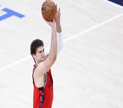 面對弱旅確實效果不錯，但接下來快船內線老將還會面臨更大的挑戰