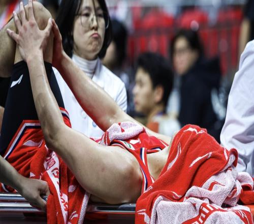 郭艾倫遭遇前交叉韌帶斷裂，高詩巖更新社媒：早日康復，倫哥