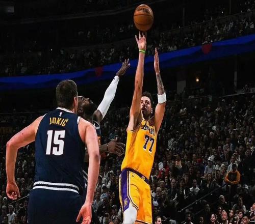 28+12+13+9！約基奇準四雙，湖人無緣四連勝，艾頓僅打4分鐘傷退