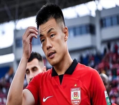 亞泰跟譚龍齊名的本土中鋒離隊，將直接去大連踢中乙，已官宣確認