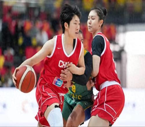 領先20分險翻車！女籃驚魂逆轉，宮魯鳴換人遭質疑